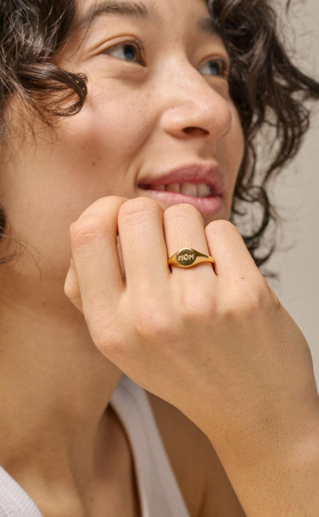 ENAMEL Copenhagen Ring - Mom Signet - Gold Colour