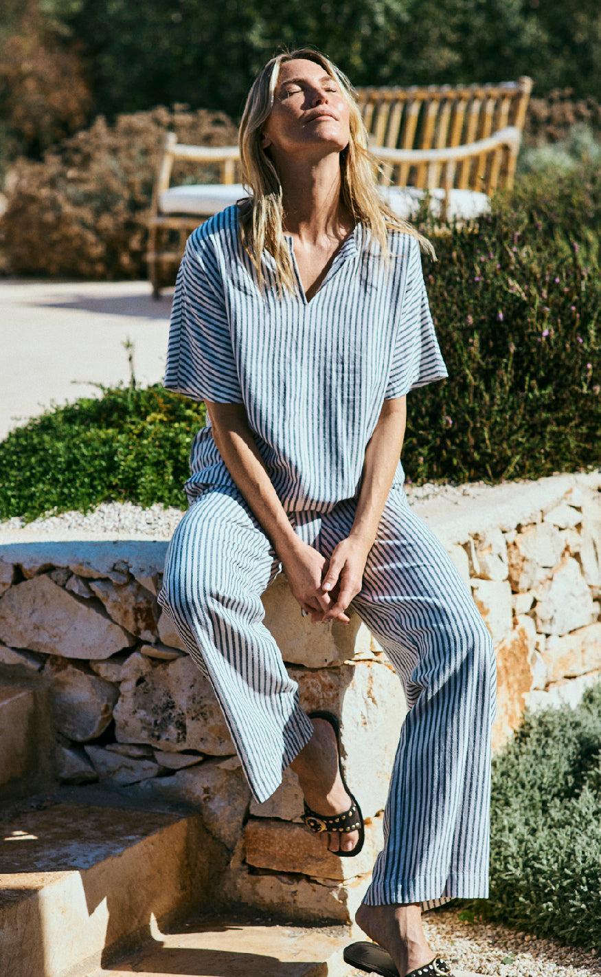 Freequent Bluse - Lavisco - Star Off-white w. Navy Blazer