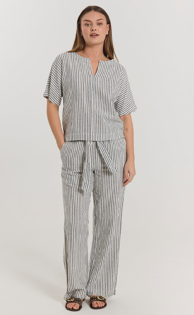 Freequent Bluse - Lavisco - Star Off-white w. Navy Blazer