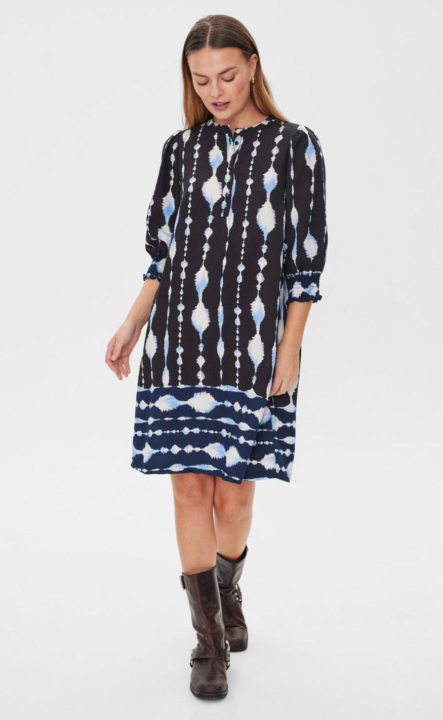 Freequent Kjole - Aby - Black W. Navy Blazer