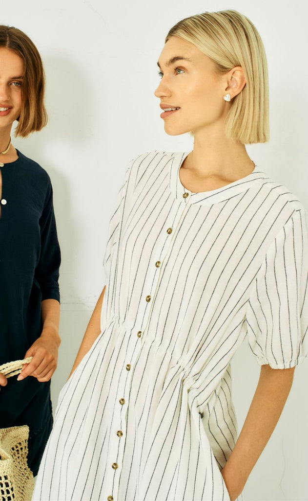 Freequent Kjole - Lava - Star Off-white w. Navy Blazer