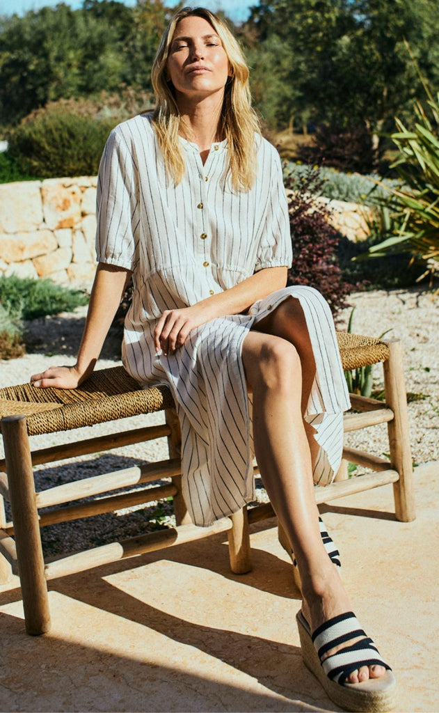 Freequent Kjole - Lava - Star Off-white w. Navy Blazer