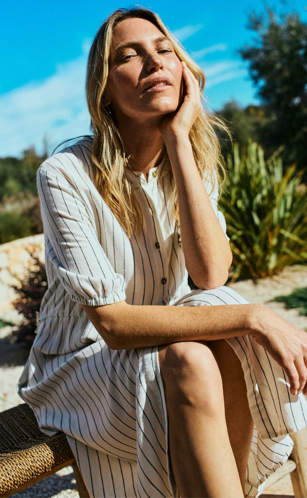 Freequent Kjole - Lava - Star Off-white w. Navy Blazer