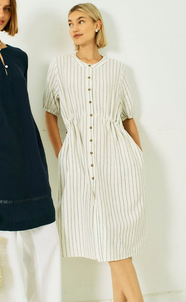 Freequent Kjole - Lava - Star Off-white w. Navy Blazer