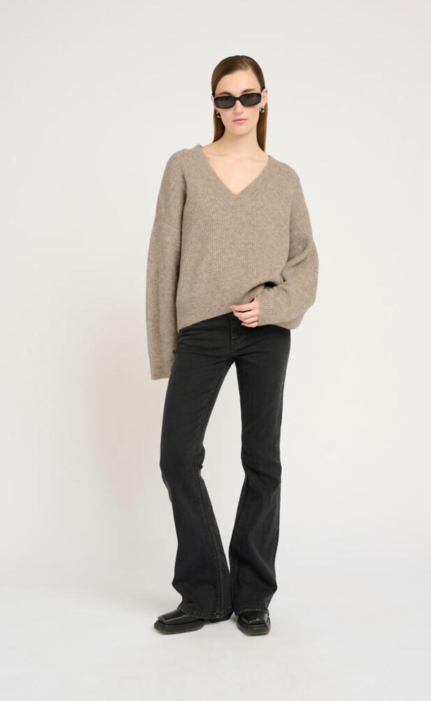Gestuz Pullover - Alpha V-Neck - Warm Sand Melange