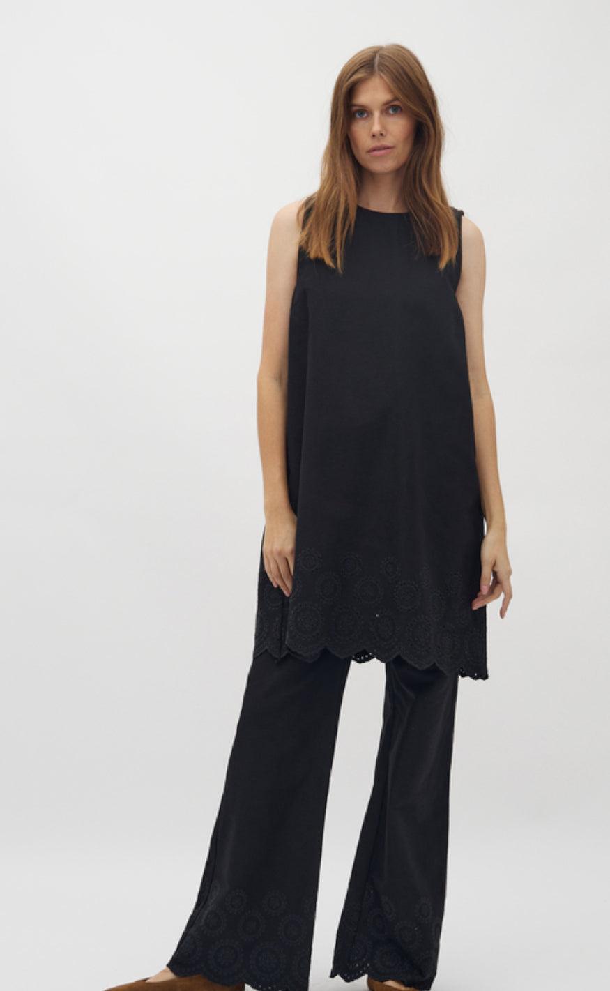 Global Funk Top - Rihne Scallop-G - Black
