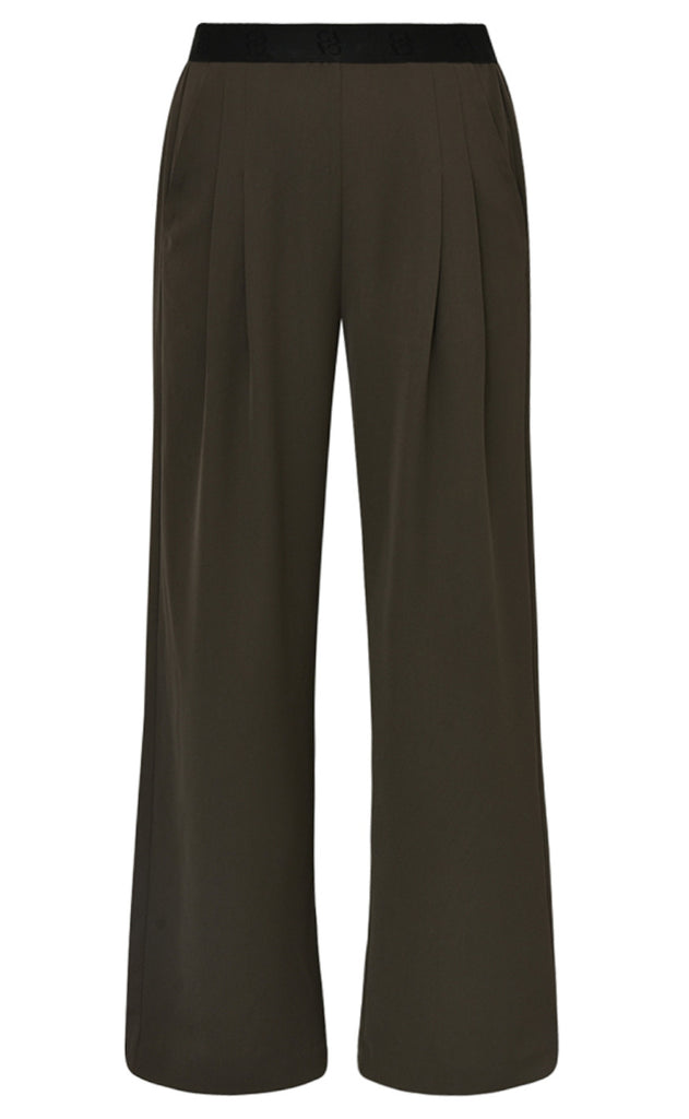 Gossia Bukser - Cloe Atalie - Coffee