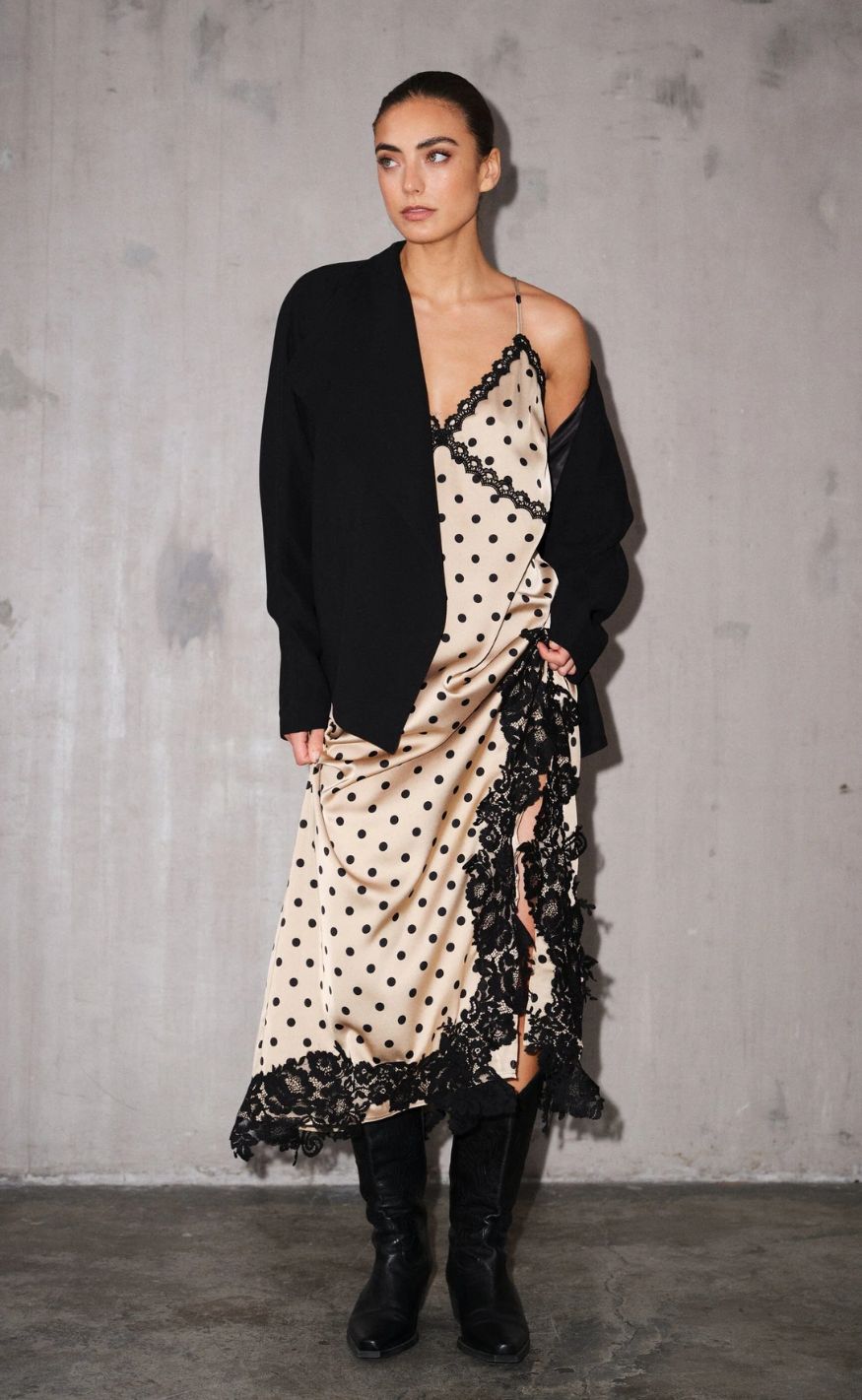 Gossia Kjole - Dahlia Mi - Latte Black Dots