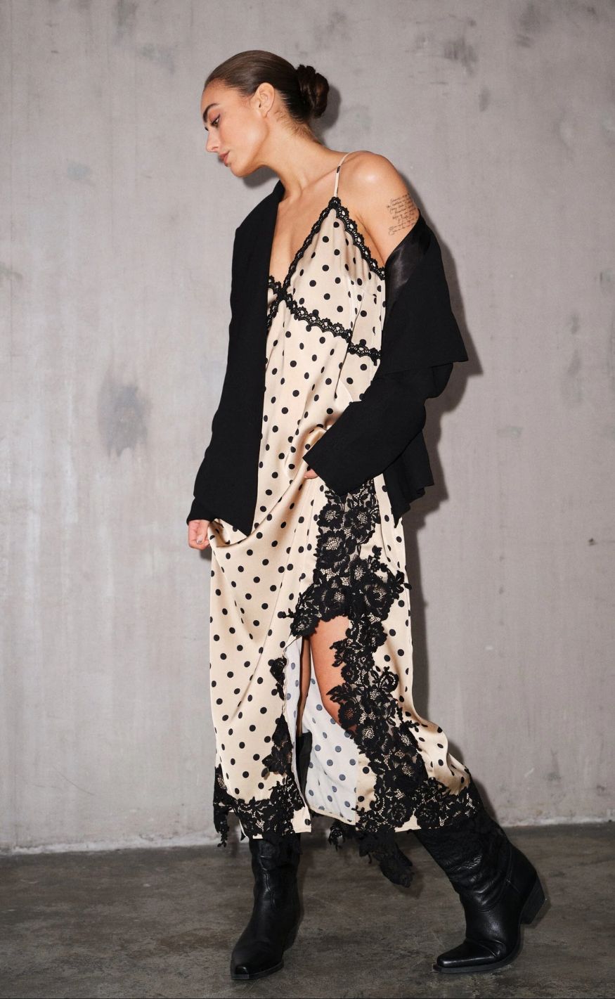 Gossia Kjole - Dahlia Mi - Latte Black Dots
