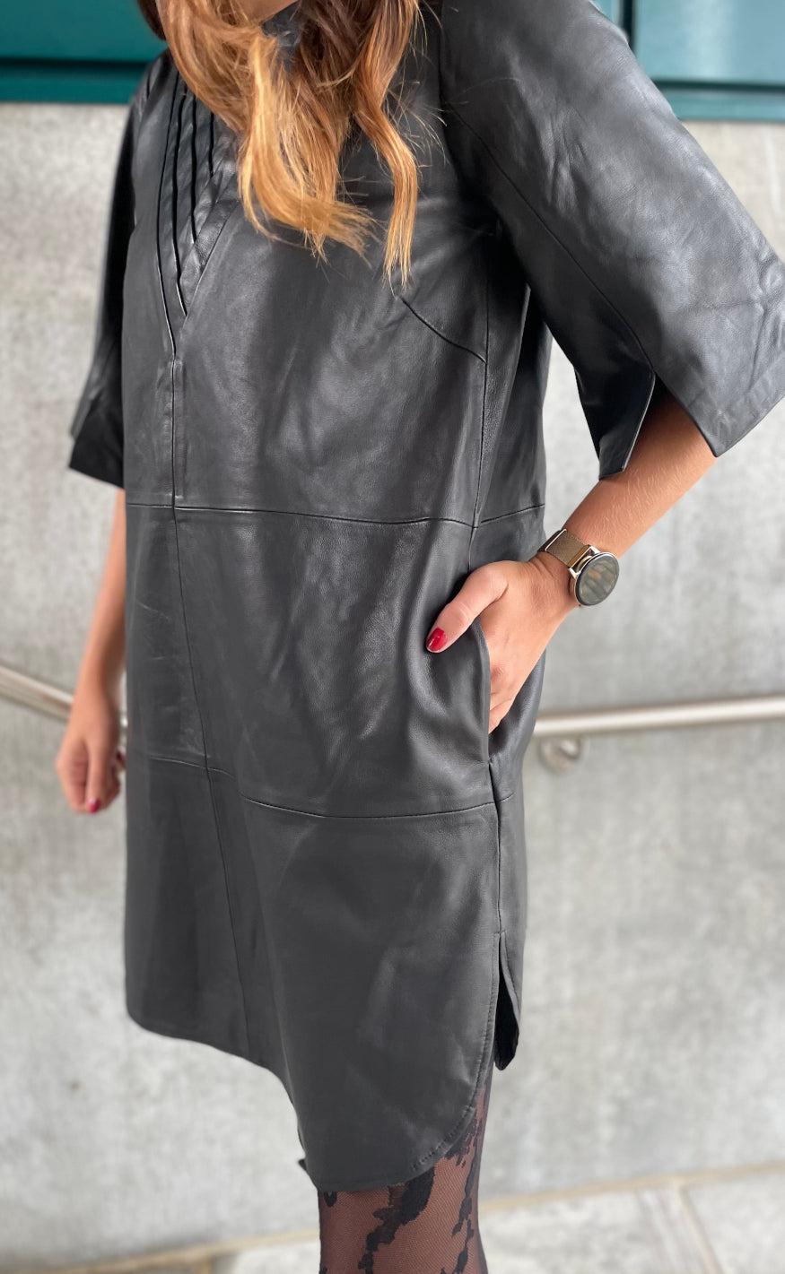 Gossia Kjole - Tea - Black