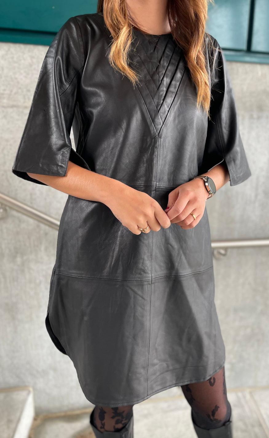 Gossia Kjole - Tea - Black
