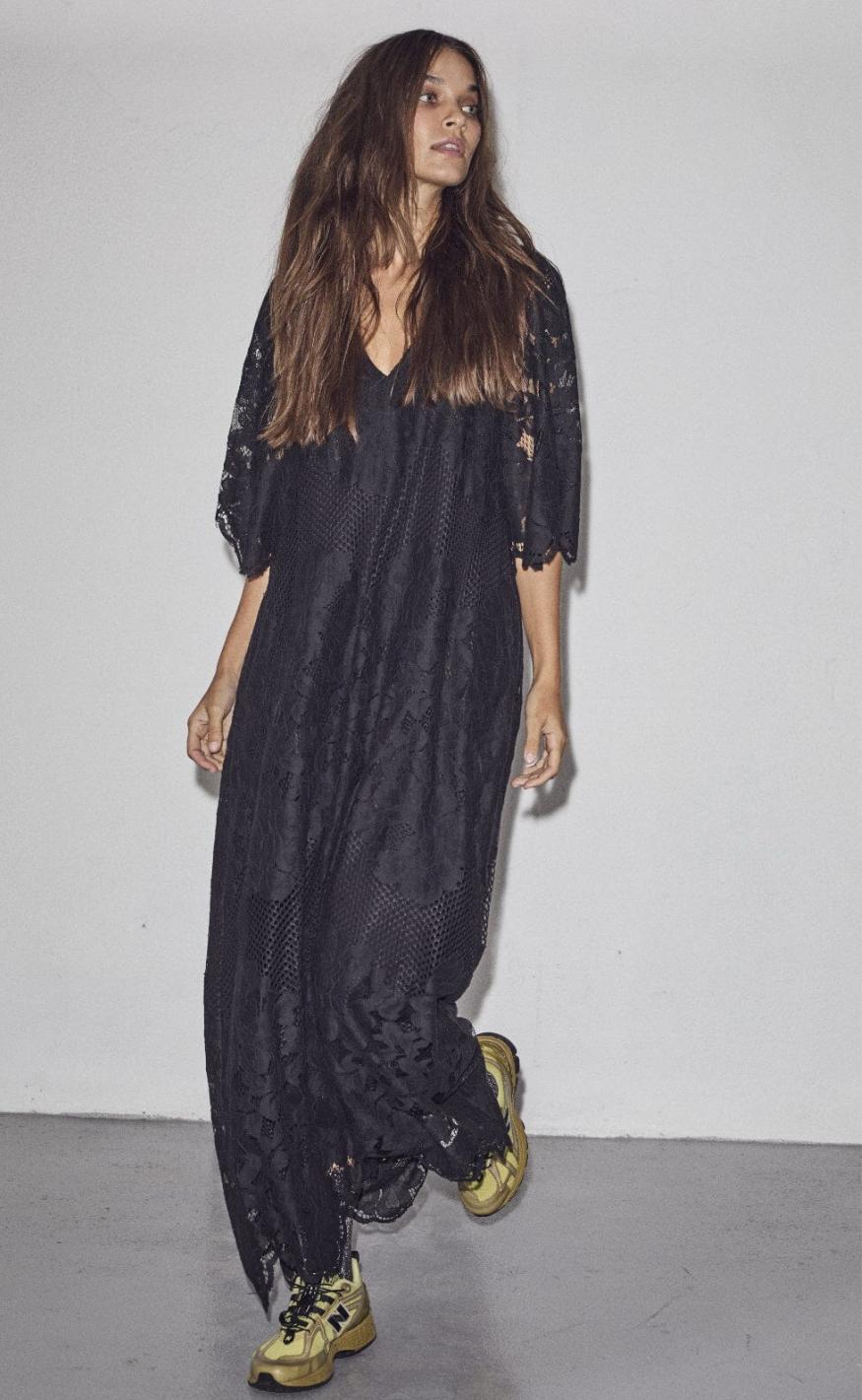Haute L'Amitié Kjole - Curvey Lace Hem - Black