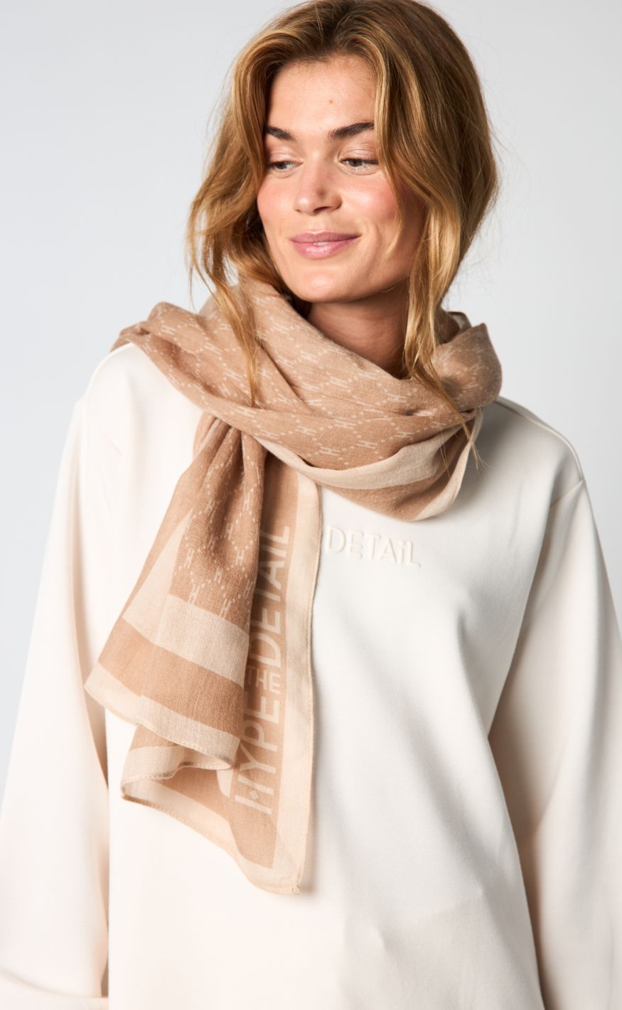 Hype The Detail Tørklæde - 950-83 - Beige