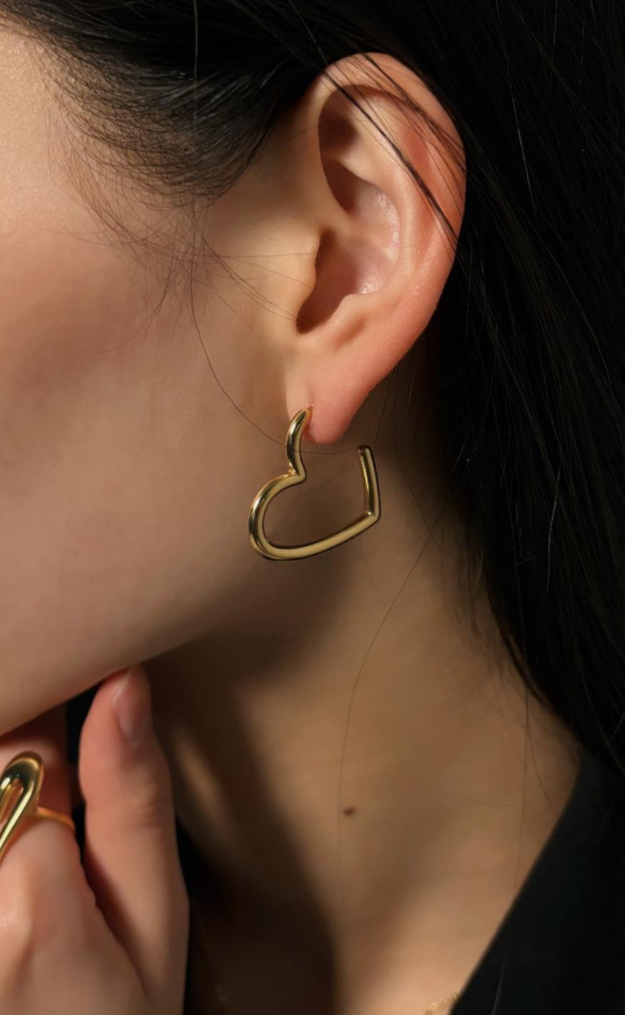 *IKKE AKTIVER* Smykkeli Copenhagen Øreringe - Hisa heart - Gold Colour