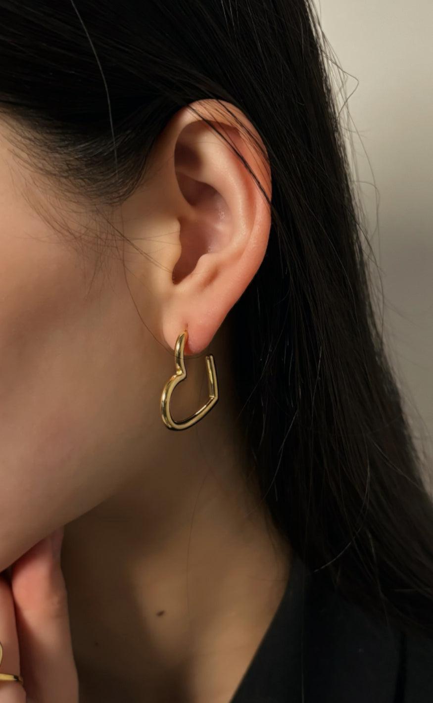 *IKKE AKTIVER* Smykkeli Copenhagen Øreringe - Hisa heart - Gold Colour