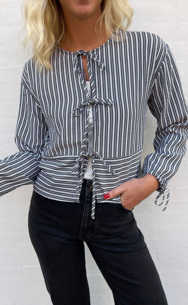 INA Copenhagen Bluse - Cornelia - Black / White Stripe (vendbar)