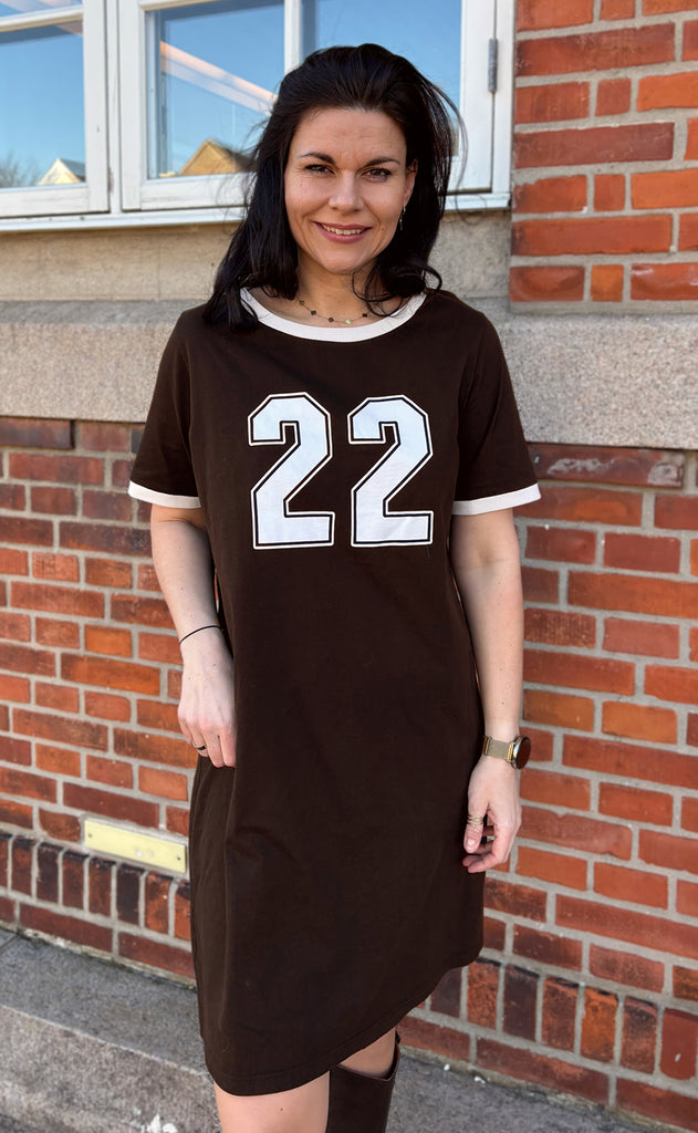 INA Copenhagen Kjole - Alva Football - Mocca W. Off White