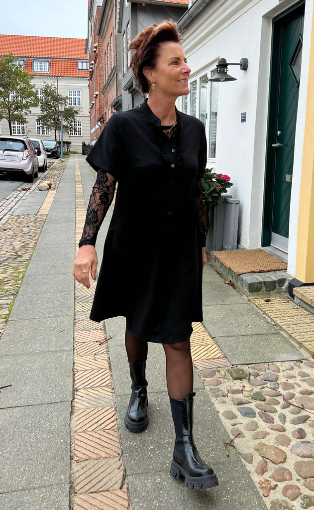 INA Copenhagen Kjole - Flora - Black