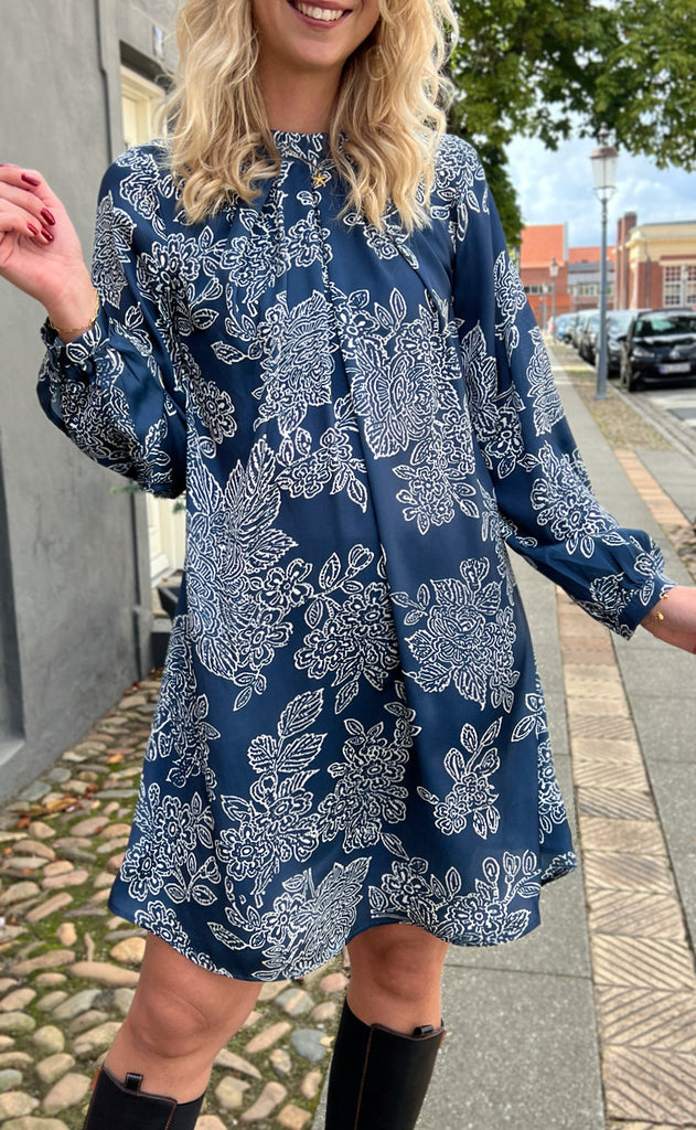 INA Copenhagen Kjole - Hazel - Navy Blue Flower