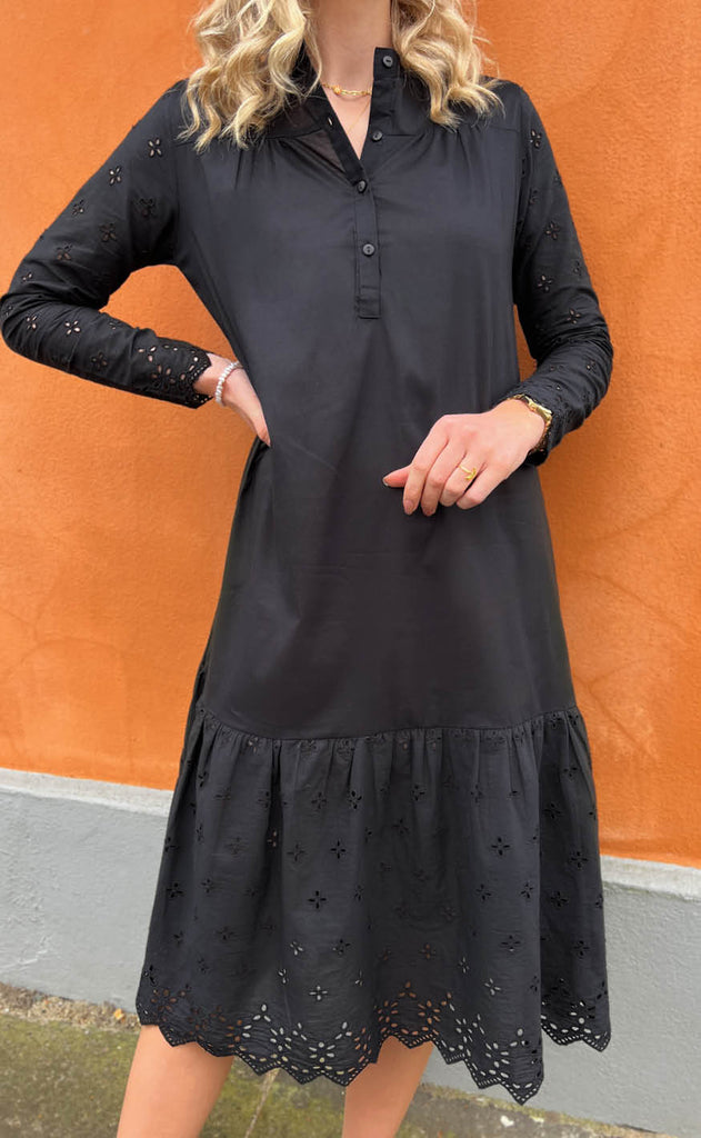 INA Copenhagen Kjole - Kitt - Black Embroidery