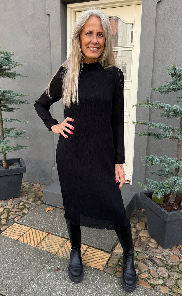 INA Copenhagen Kjole - Pernille Plisse - Black