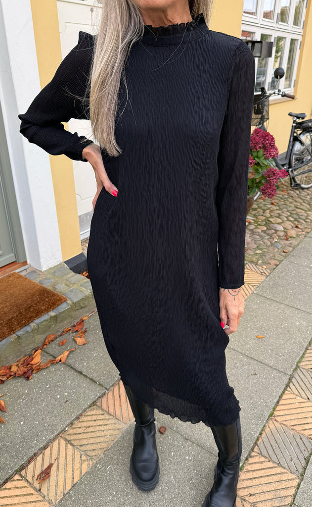 INA Copenhagen Kjole - Pernille Plisse - Black