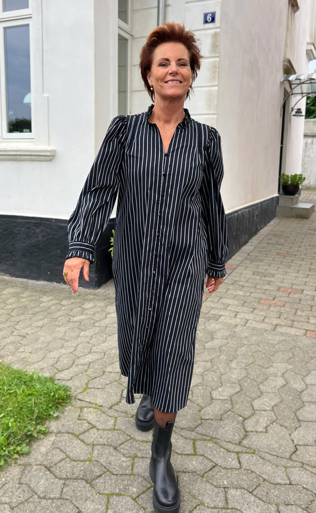 INA Copenhagen Kjole - Tiki - Black W. White Stripes