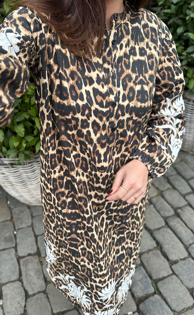 INA Copenhagen Kjole - Tilde Long - Leopard W. Emroidery