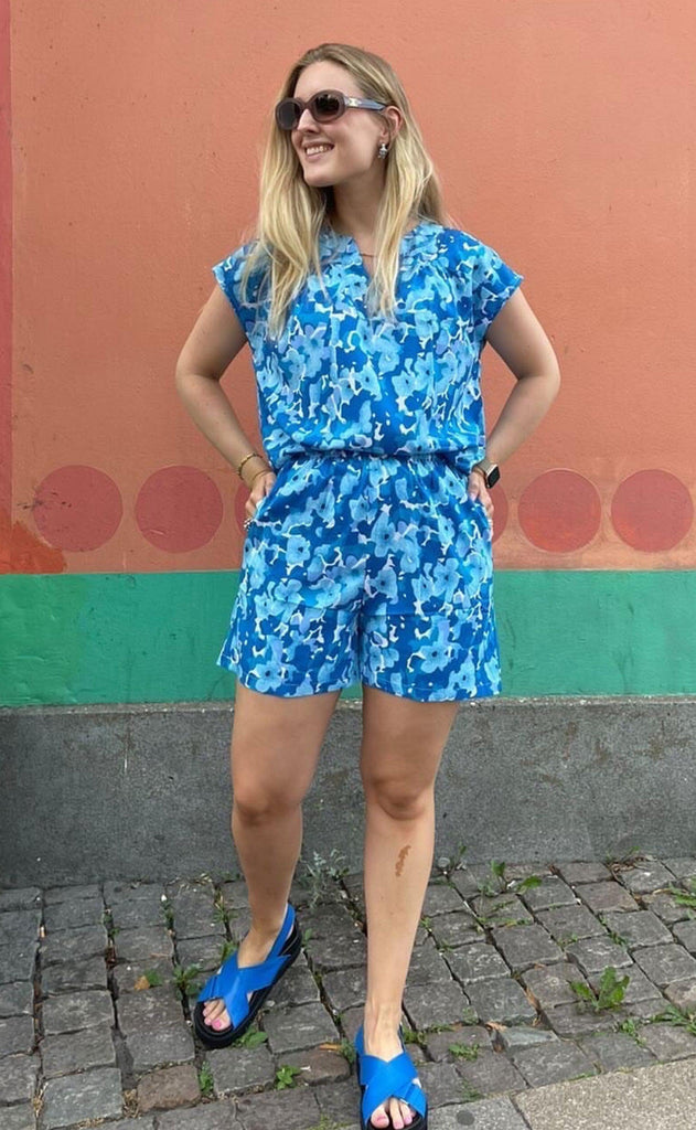 INA Copenhagen Shorts - Amelia - Blue Flower