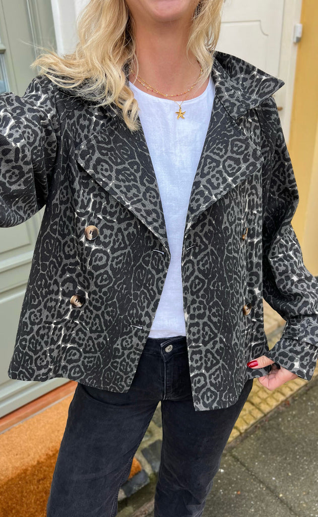 INA Copenhagen Trenchcoat / Jakke - Sally - Grey Leopard