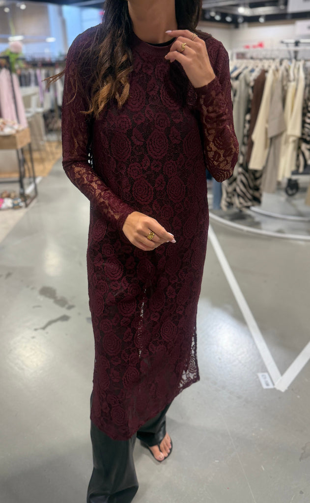 Liberte Kjole - Lacy - Bordeaux Lace