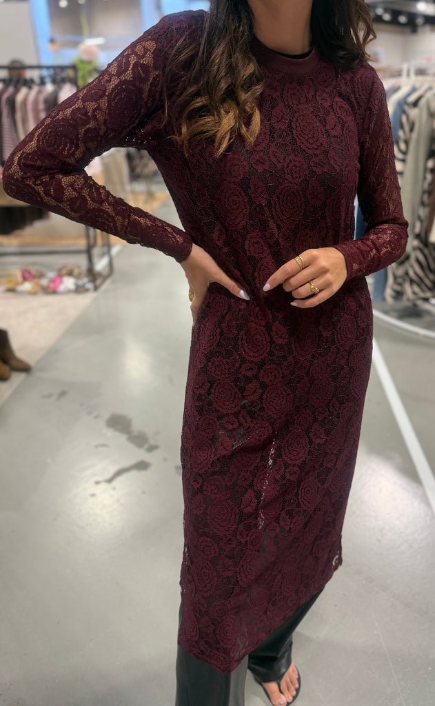 Liberte Kjole - Lacy - Bordeaux Lace