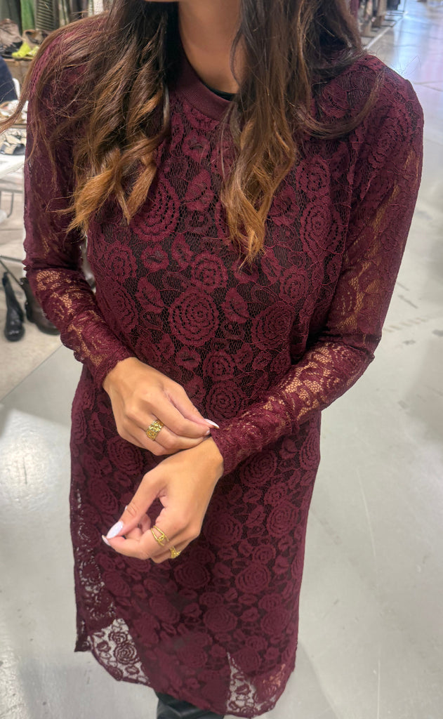 Liberte Kjole - Lacy - Bordeaux Lace