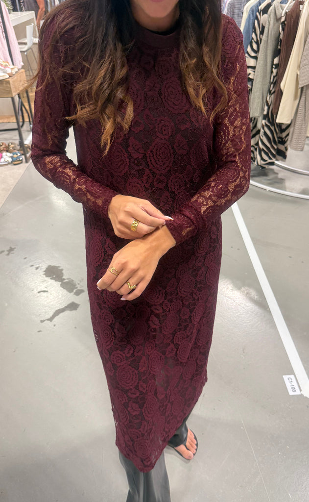 Liberte Kjole - Lacy - Bordeaux Lace
