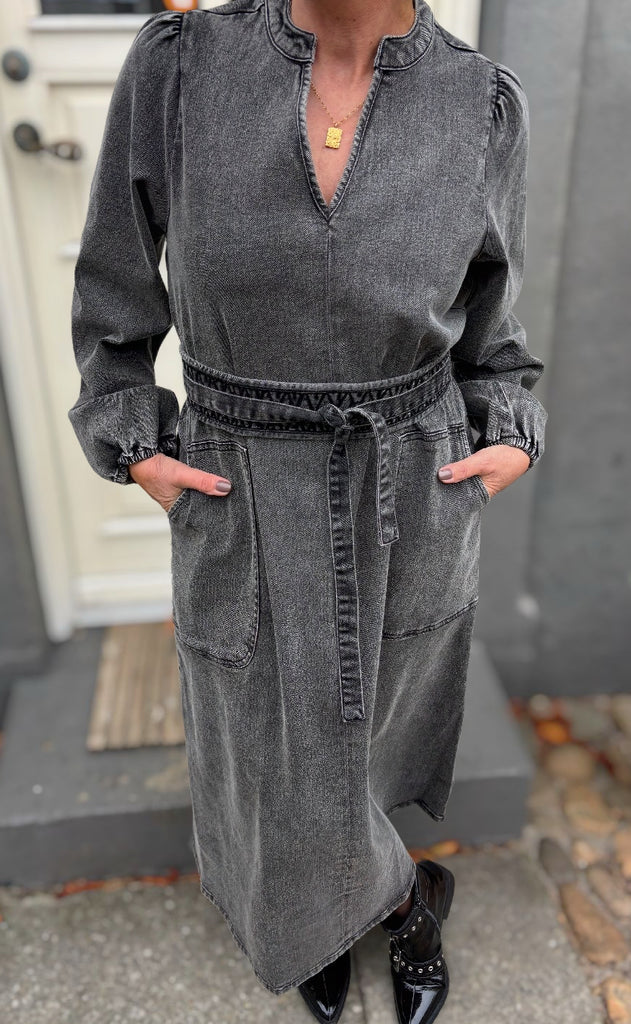 Lollys Laundry Kjole - Paris LL Midi - Washed Black
