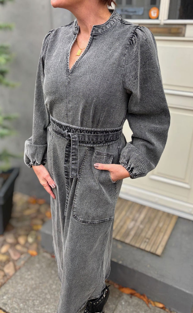 Lollys Laundry Kjole - Paris LL Midi - Washed Black