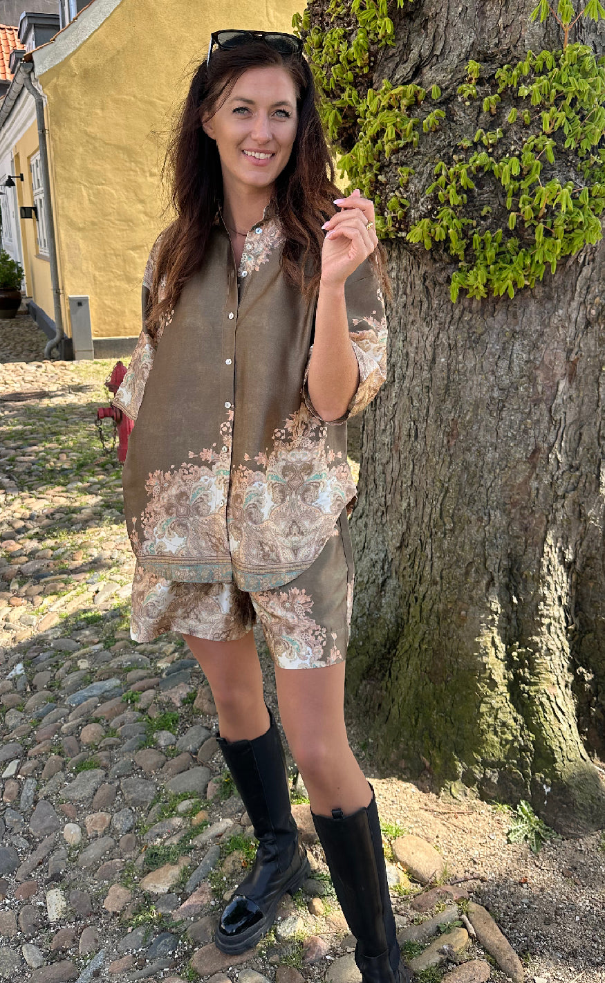 Love & Divine Shorts - Love970-9 - Paisley