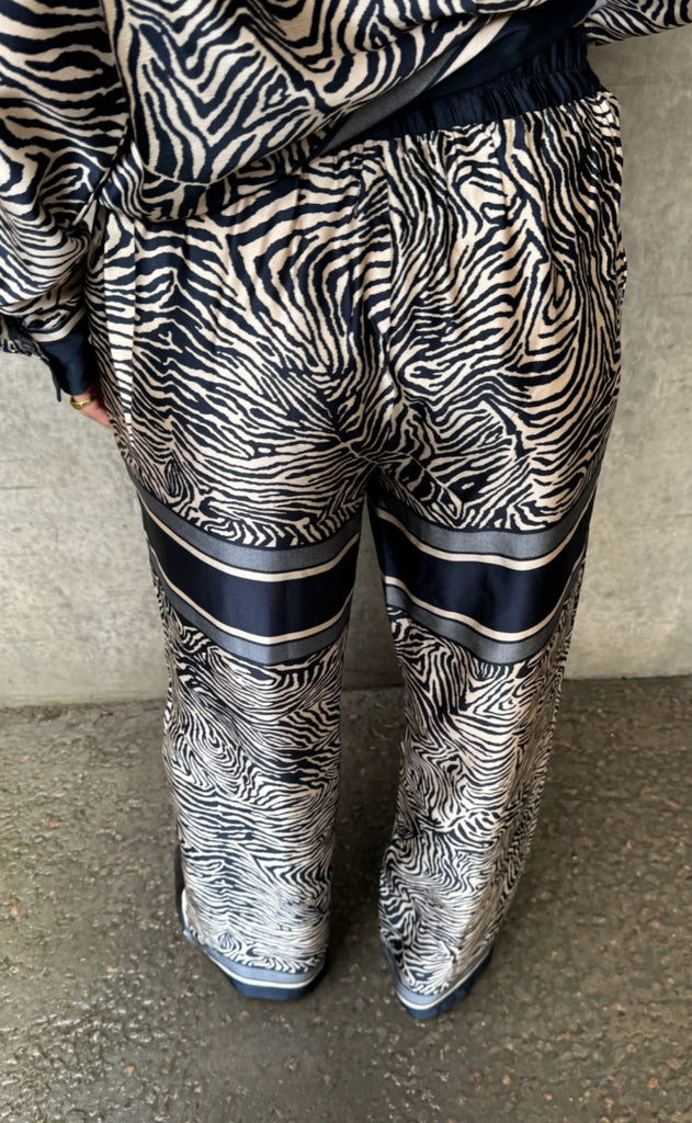 Love & Divine Bukser - Love1024-60 - Navy Zebra