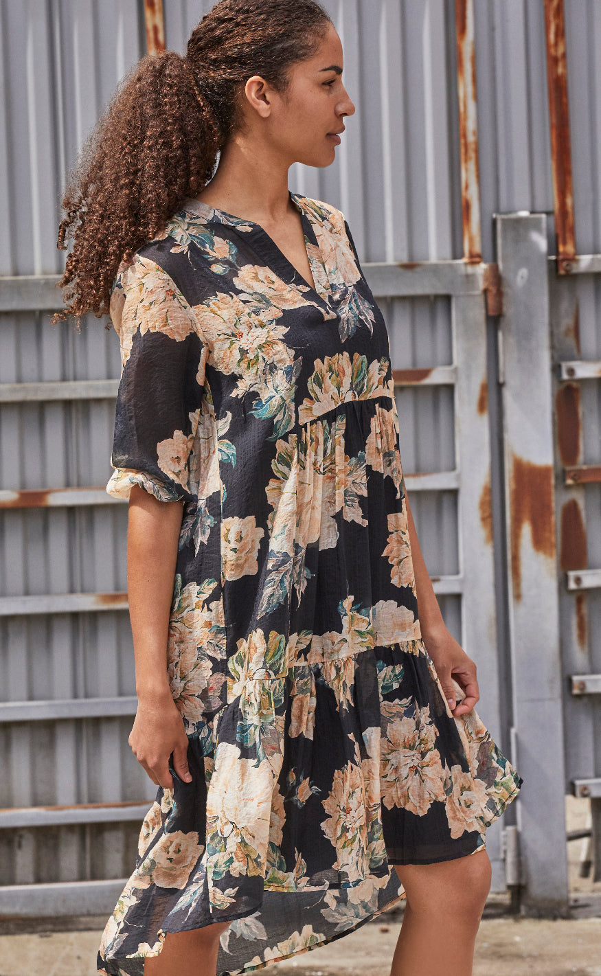 Love & Divine Kjole - Love958-9 - Black Flower