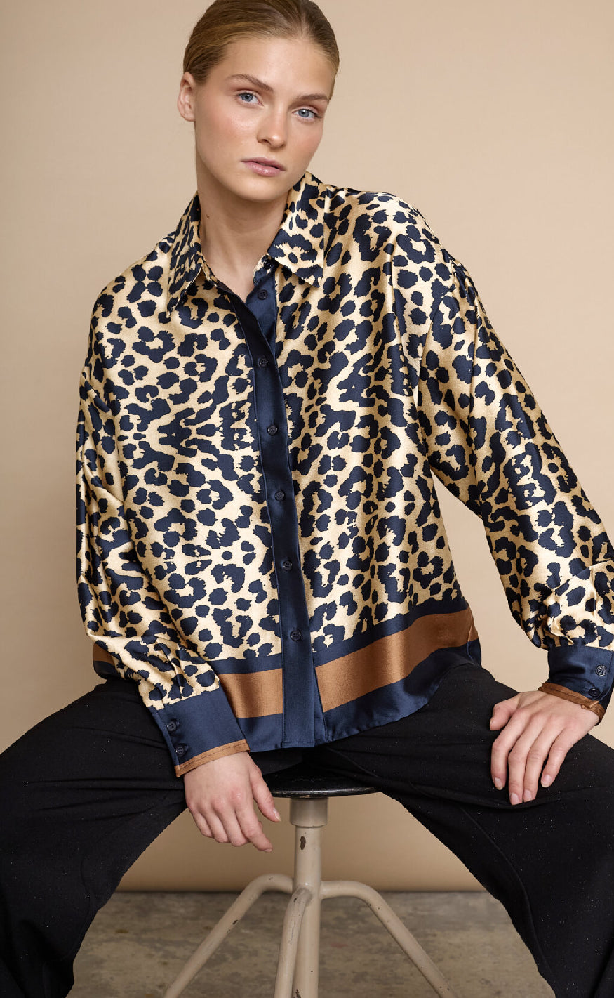 Love & Divine Skjorte - Love1393 - Navy Leo