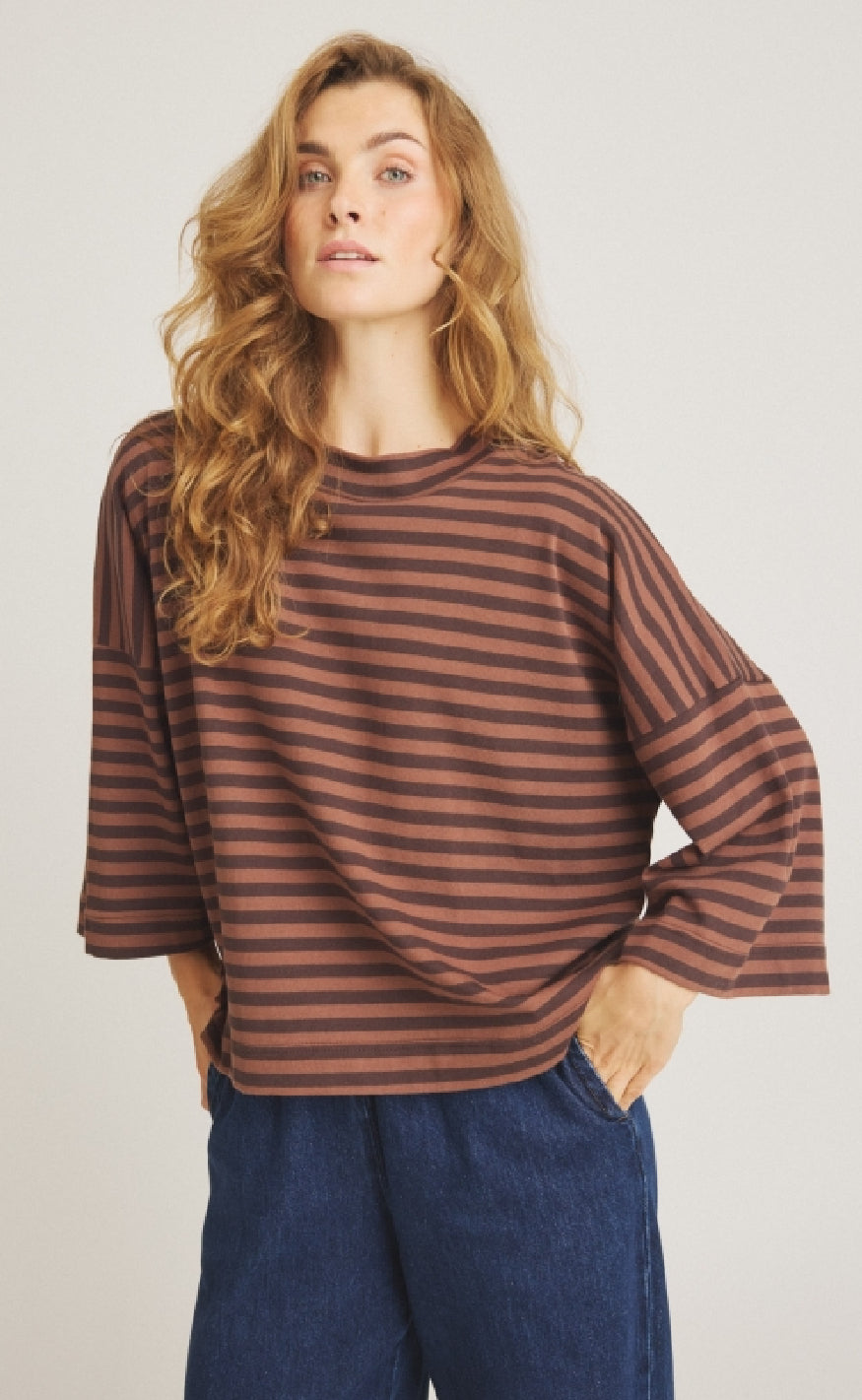 Luxzuz T-shirt - Julia - Coffee Bean