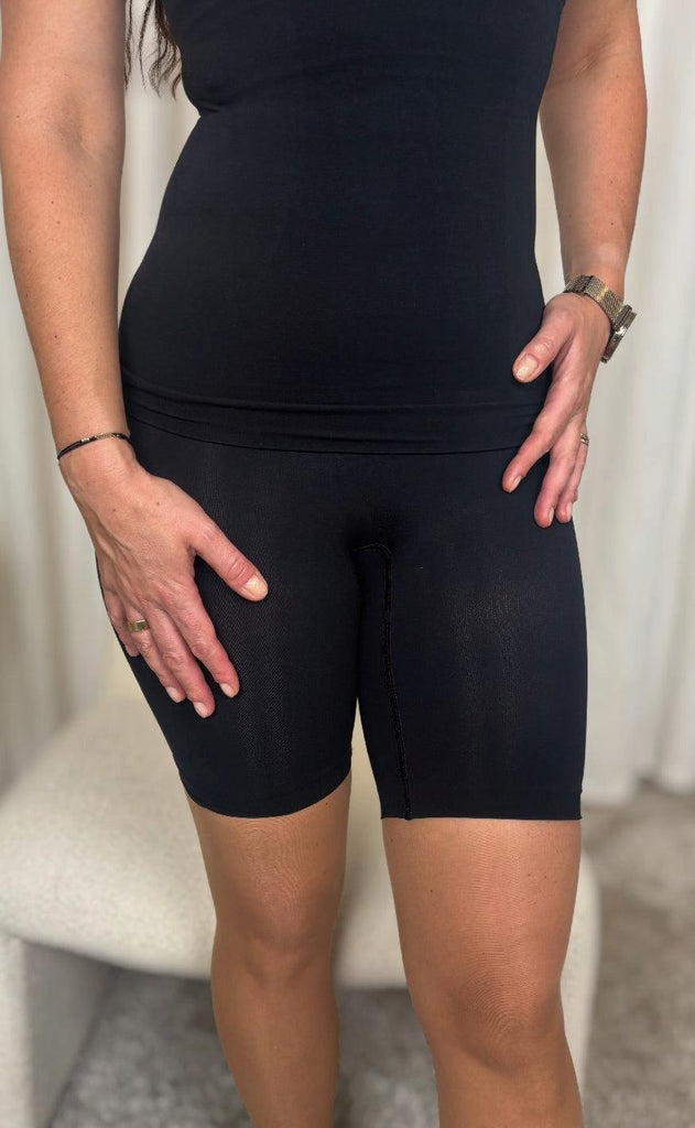 Lykkeland Ateliér Shorts - Honest Midwaist - Black