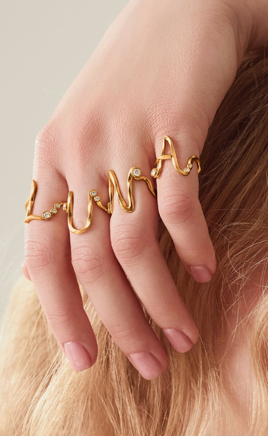 Maanesten Ring - L Alphabet - Gold Colour