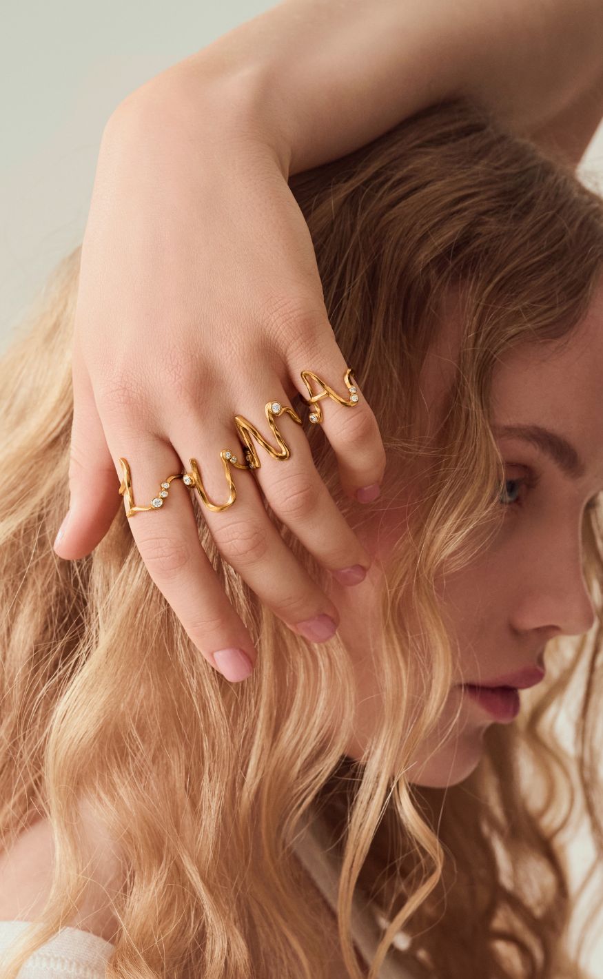 Maanesten Ring - L Alphabet - Gold Colour