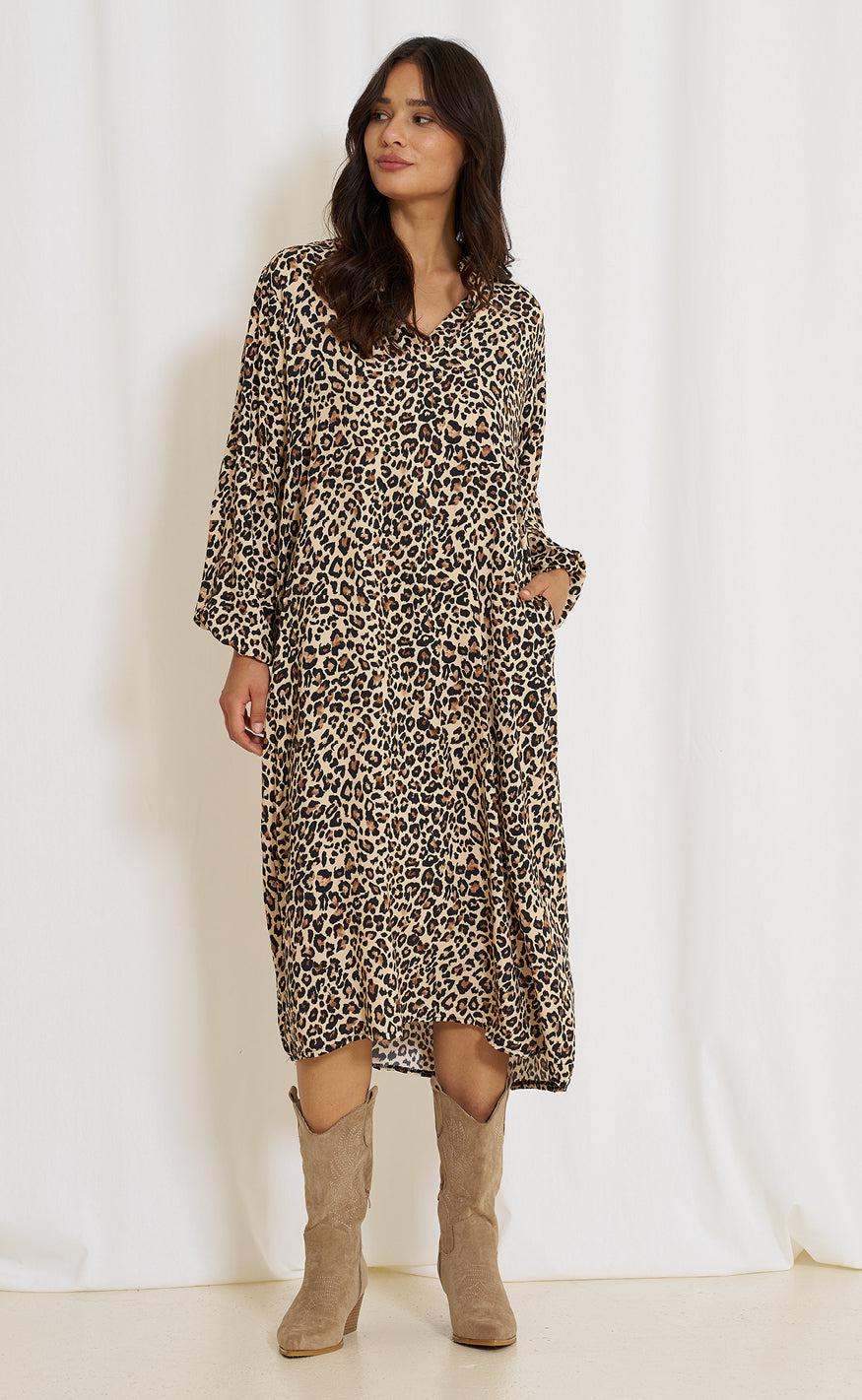 Marta Du Chateau Kjole - 5892 Lærke - Leo Print