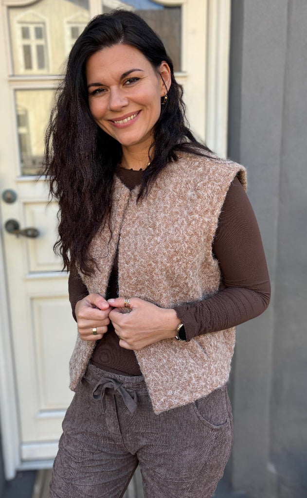 Marta Du Chateau Vest - Capella - Camello4