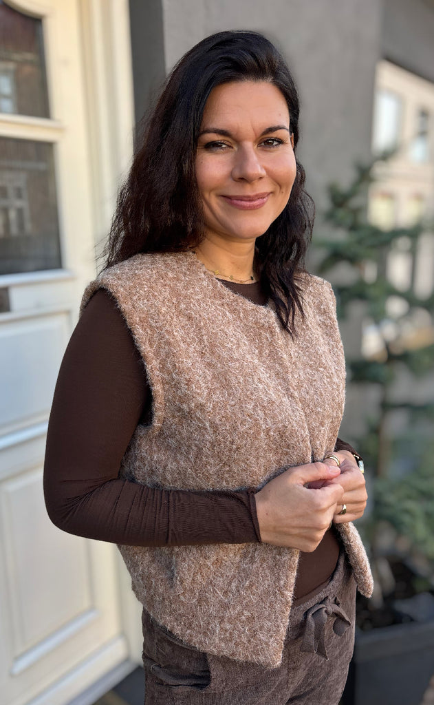 Marta Du Chateau Vest - Capella - Camello4