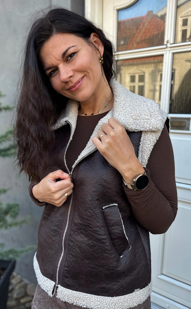 Marta Du Chateau Vest - Valley - Moro