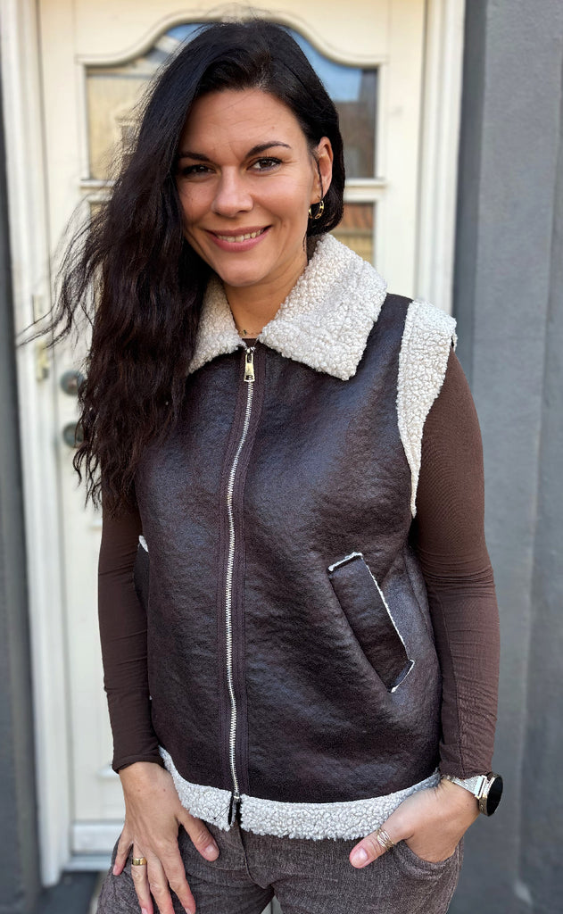 Marta Du Chateau Vest - Valley - Moro