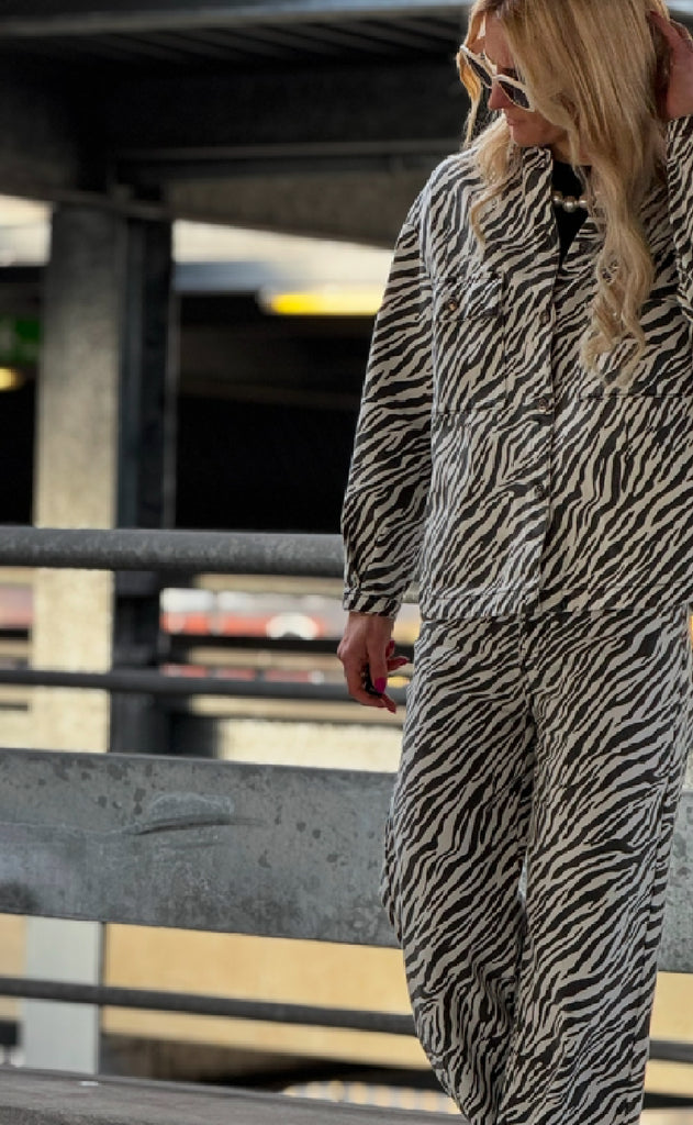 Moves Jeans - Adanna Zebra - Black